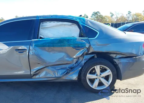 2015 Volkswagen Passat 1.8T Limited Edition z USA, uszkodzony, nr VIN 1VWAT7A31FC117040